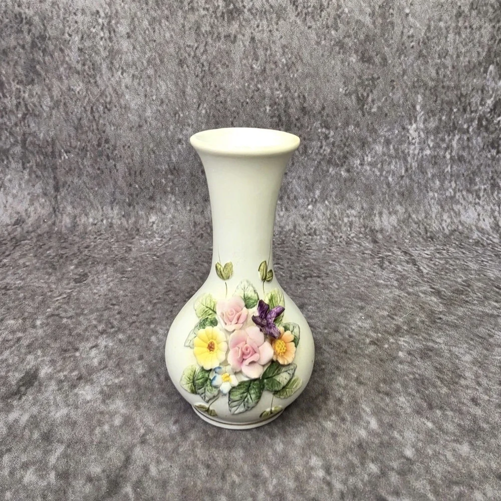 Vintage Lefton Japan Hand-Painted White Bud Vase With Flowers KW1847 READ
